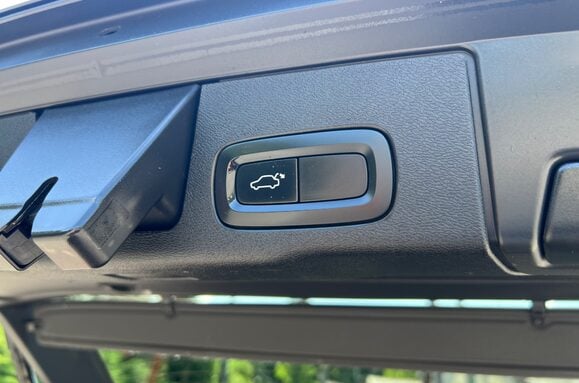 Volvo XC60 2.0 D4 R-DESIGN AWD AUTO GLASS PANORAMIC ROOF 44