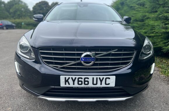 Volvo XC60 2.4 D5 SE LUX NAV AWD AUTO 4