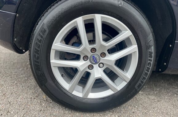 Volvo XC60 2.4 D5 SE LUX NAV AWD AUTO 9