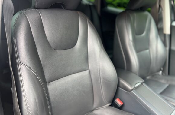 Volvo XC60 2.4 D5 SE LUX NAV AWD AUTO 15