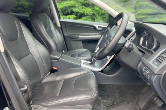 Volvo XC60 2.4 D5 SE LUX NAV AWD AUTO 16