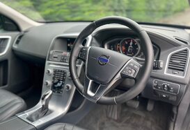 Volvo XC60 2.4 D5 SE LUX NAV AWD AUTO 17