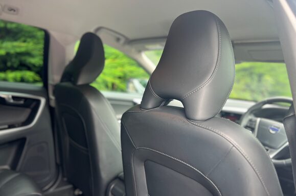 Volvo XC60 2.4 D5 SE LUX NAV AWD AUTO 19