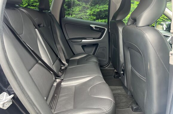 Volvo XC60 2.4 D5 SE LUX NAV AWD AUTO 21