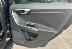 Volvo XC60 2.4 D5 SE LUX NAV AWD AUTO 22