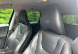 Volvo XC60 2.4 D5 SE LUX NAV AWD AUTO 23