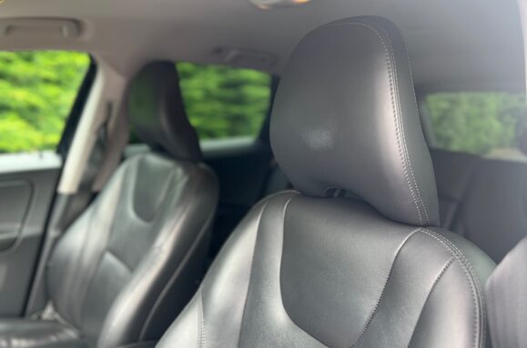 Volvo XC60 2.4 D5 SE LUX NAV AWD AUTO 23