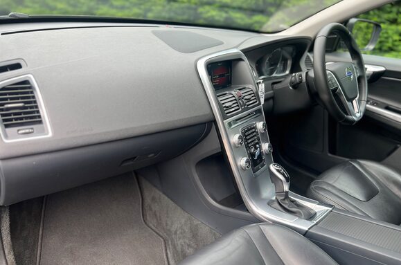 Volvo XC60 2.4 D5 SE LUX NAV AWD AUTO 26
