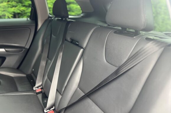 Volvo XC60 2.4 D5 SE LUX NAV AWD AUTO 29