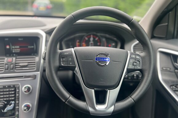 Volvo XC60 2.4 D5 SE LUX NAV AWD AUTO 31