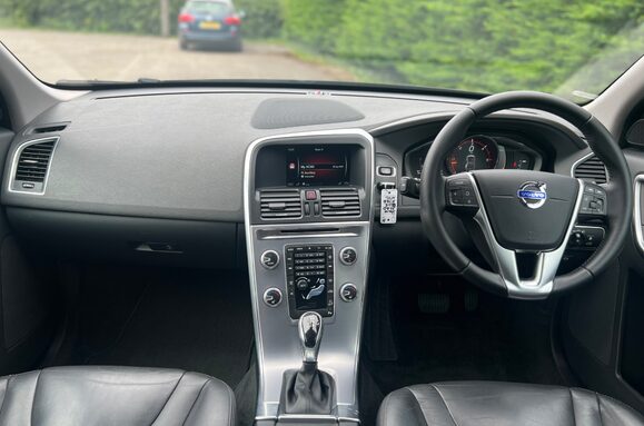 Volvo XC60 2.4 D5 SE LUX NAV AWD AUTO 32
