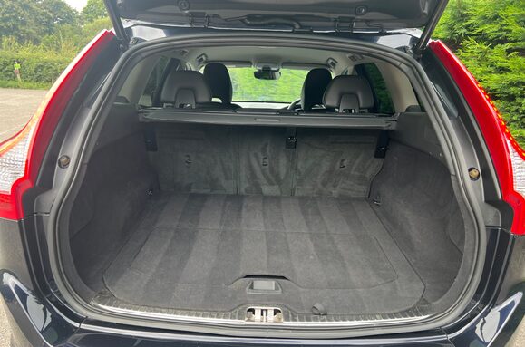 Volvo XC60 2.4 D5 SE LUX NAV AWD AUTO 33