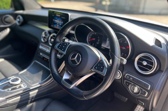Mercedes-Benz GLC GLC 250 D 4MATIC AMG LINE PREMIUM PAN ROOF 19