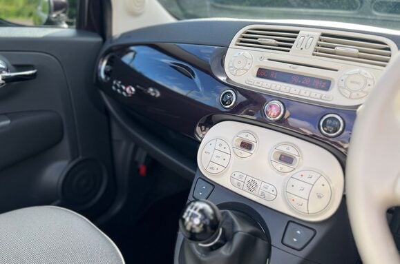 Fiat 500 LOUNGE CONVERITIBLE 18
