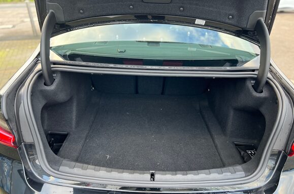 BMW 3 Series 318D SPORT 32