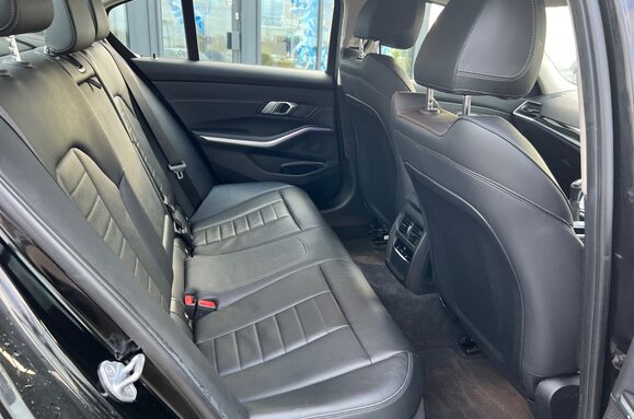 BMW 3 Series 318D SPORT 19