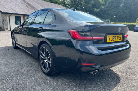 BMW 3 Series 318D SPORT 9