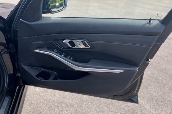BMW 3 Series 318D SPORT 21