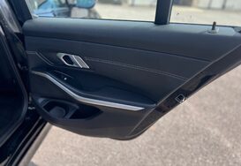 BMW 3 Series 318D SPORT 27