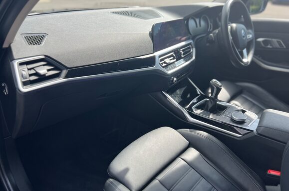 BMW 3 Series 318D SPORT 31