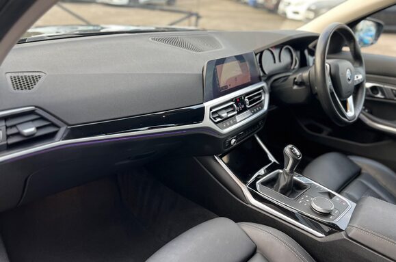 BMW 3 Series 318D SPORT 24