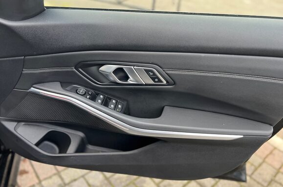 BMW 3 Series 318D SPORT 16