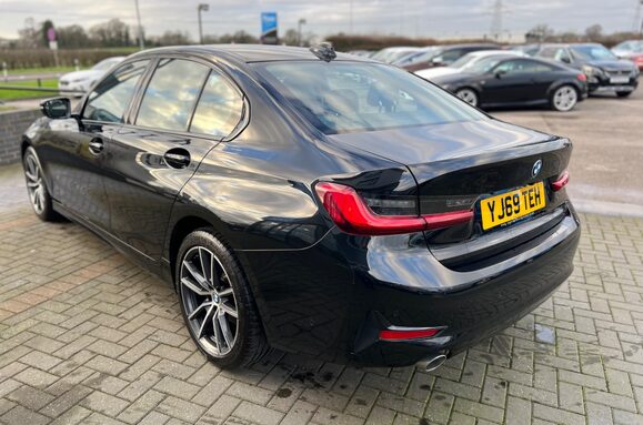 BMW 3 Series 318D SPORT 10