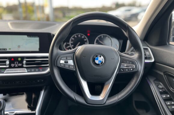 BMW 3 Series 318D SPORT 29