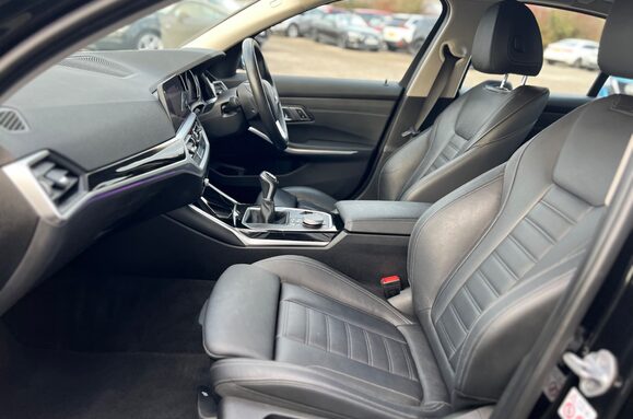 BMW 3 Series 318D SPORT 23