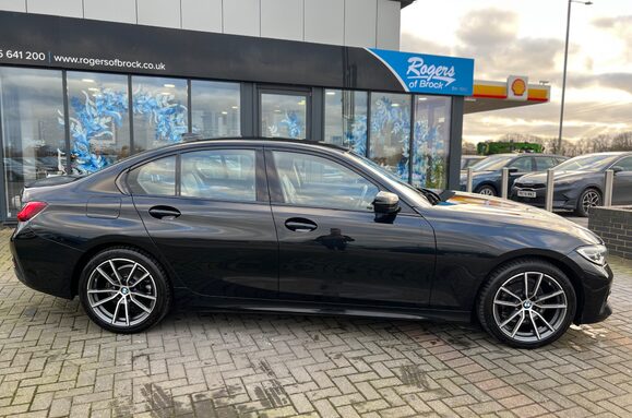 BMW 3 Series 318D SPORT 6