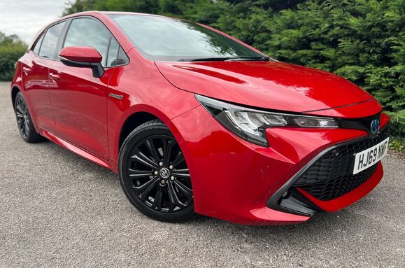 Toyota Corolla 2.0 VVT-I DESIGN PETROL/HYBRID AUTO 1