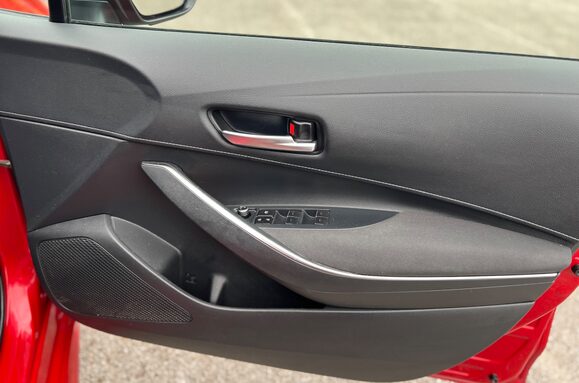 Toyota Corolla 2.0 VVT-I DESIGN PETROL/HYBRID AUTO 18