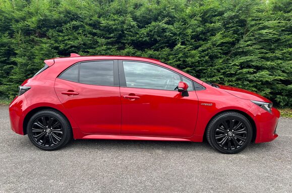 Toyota Corolla 2.0 VVT-I DESIGN PETROL/HYBRID AUTO 6