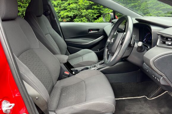 Toyota Corolla 2.0 VVT-I DESIGN PETROL/HYBRID AUTO 16