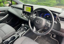 Toyota Corolla 2.0 VVT-I DESIGN PETROL/HYBRID AUTO 17