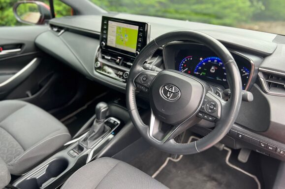Toyota Corolla 2.0 VVT-I DESIGN PETROL/HYBRID AUTO 17
