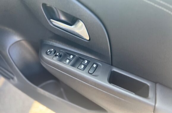 Vauxhall Corsa 1.2 GRIFFIN 5 DOOR 24
