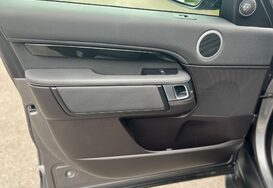 Land Rover Discovery 3.0 TD6 SE AUTO 7 SEATS 29