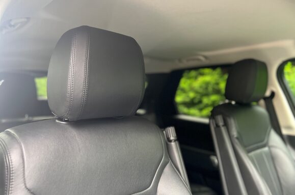 Land Rover Discovery 3.0 TD6 SE AUTO 7 SEATS 14
