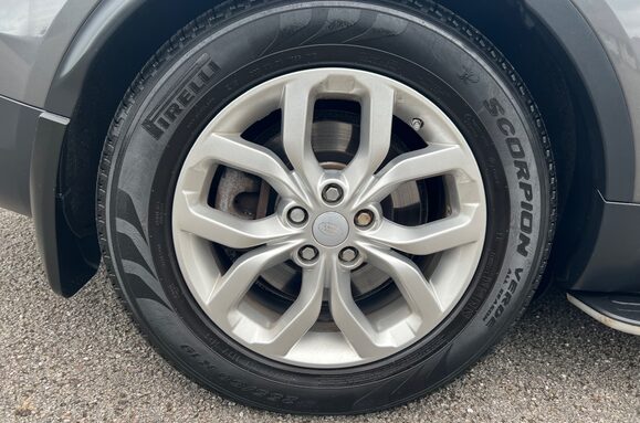 Land Rover Discovery 3.0 TD6 SE AUTO 7 SEATS 9