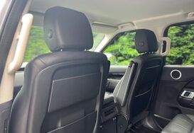 Land Rover Discovery 3.0 TD6 SE AUTO 7 SEATS 30
