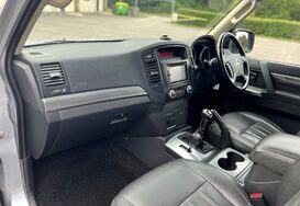 Mitsubishi Shogun 3.2 DI-D 4WORK WARRIOR 3DR SWB COMMERCIAL 24