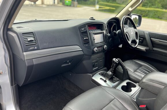 Mitsubishi Shogun 3.2 DI-D 4WORK WARRIOR 3DR SWB COMMERCIAL 24