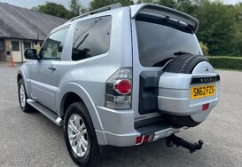 Mitsubishi Shogun 3.2 DI-D 4WORK WARRIOR 3DR SWB COMMERCIAL 10