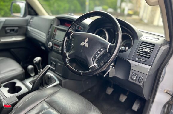 Mitsubishi Shogun 3.2 DI-D 4WORK WARRIOR 3DR SWB COMMERCIAL 18