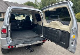 Mitsubishi Shogun 3.2 DI-D 4WORK WARRIOR 3DR SWB COMMERCIAL 30