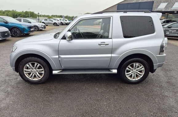 Mitsubishi Shogun 3.2 DI-D 4WORK WARRIOR 3DR SWB COMMERCIAL 1