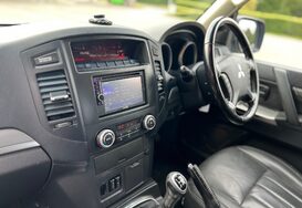 Mitsubishi Shogun 3.2 DI-D 4WORK WARRIOR 3DR SWB COMMERCIAL 25