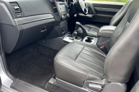Mitsubishi Shogun 3.2 DI-D 4WORK WARRIOR 3DR SWB COMMERCIAL 27