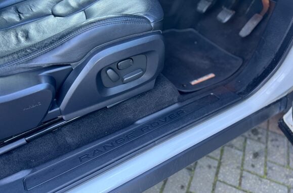 Land Rover Range Rover Evoque 2.2 ED4 PURE TECH COUPE PAN ROOF 23